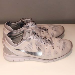 White Nike free TR 5 running shoes